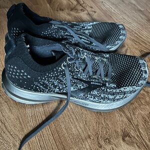 Black Brooks Levitate 3 Running Shoes Women’s Size 7